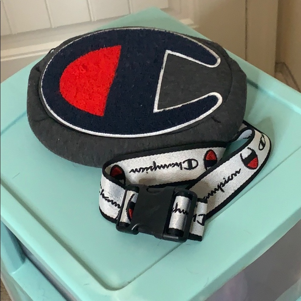 Champion side pouch ⭐️